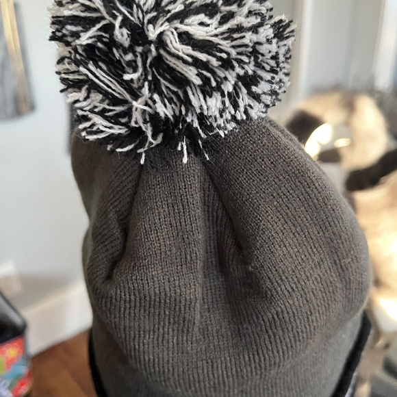 MISSOURI TIGERS GREY PRIMARY STRIPE CROWN CUFF POM MENS KNIT HAT - Picture 2 of 4